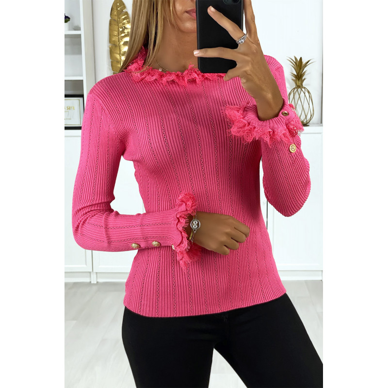 Pull fuchsia en maille côtelé avec dentelle et boutonné aux manches