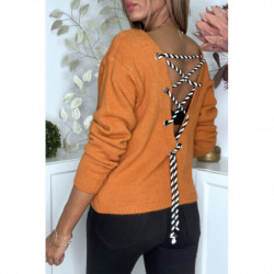 Pull doux cognac avec cordons au dos