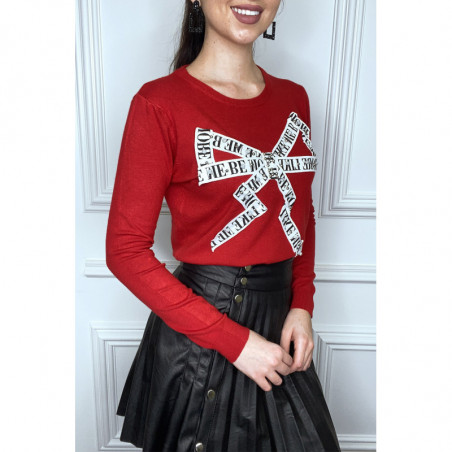 Pull rouge à empiècement et strass