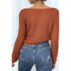 Pull en maille léger cognac, froncé avec col v, à manches longues