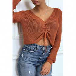 Pull en maille léger cognac, froncé avec col v, à manches longues