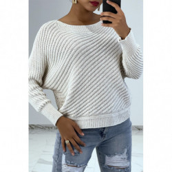 Pull beige en maille rayée et manches chauve-souris