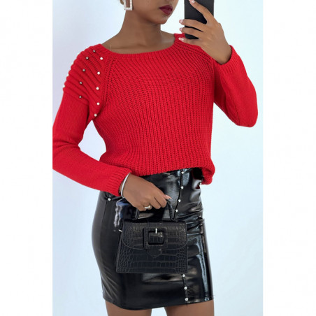 Pull rouge épaules bombé style motard avec perles