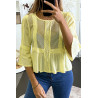 Blouse jaune à dentelle sur le devant et volants. - 3