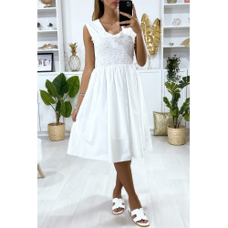 Robe patineuse blanche évasé avec perles et élastiques au buste - 1