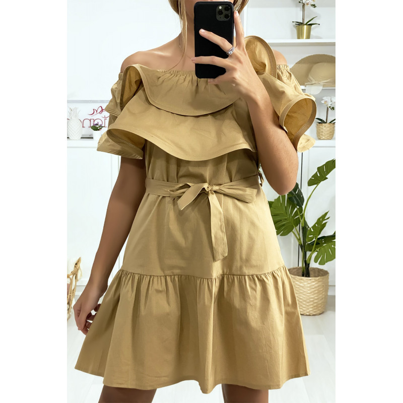 Robe à volant col bateau en camel avec ceinture - 4