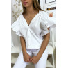 Blouse chemise blanche boutonnés à l'avant  avec volant aux manches et fronce aux épaules - 2