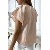 Blouse rose à volant avec trois boutons à l'épaules - 4