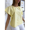 Blouse jaune à volant avec trois boutons à l'épaules - 2