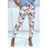 Pantalon stretch blanc fleuris avec plis, poches et ceinture  - 3