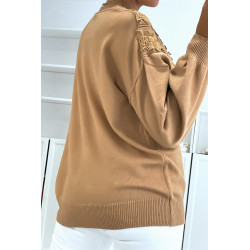 Pull camel pour femme en col V avec motif en dentelle - 1