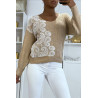 Pull col V beige à motif dentelle blanche - 2