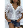 Blouse blanche ajourée en  col V - 2