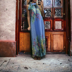Longue robe plissé bleu avec sublime motif fleuris - 3