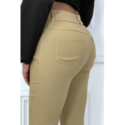 Pantalon slim camel avec poches et boutons avec faux diamant - 7