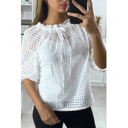 Blouse blanche manches bouffante col bateau en matière à trous - 2