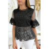 Blouse noire avec joli motifs dentelle et volant - 2