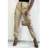 Pantalon cargo beige en simili avec poches - 1