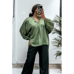 Blouse satiné kaki coupe over size avec plis à l'avant  - 3