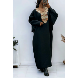 Abaya noir avec une jolie coupe ample et de la broderie à l'avant  - 1