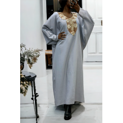 Abaya grise avec une jolie coupe ample et de la broderie à l'avant  - 1