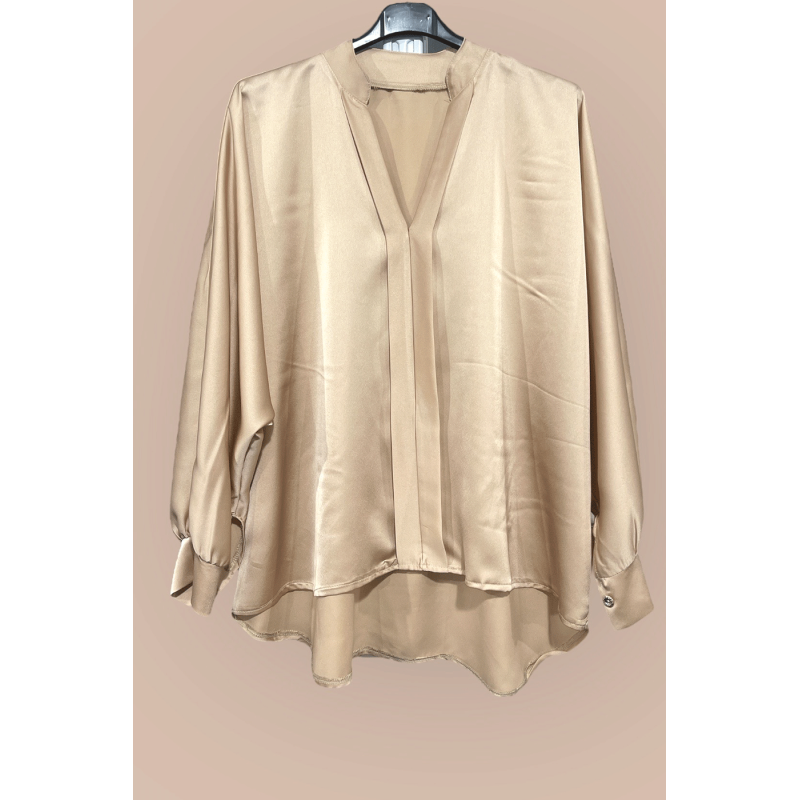 Blouse satiné beige coupe over size avec plis à l'avant  - 1