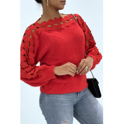 Pull matière duveteux rouge à col bardot en dentelle - 4