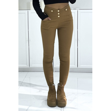 Pantalon slim camel extensible à taille haute et boutons dorés - 1