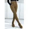 Pantalon slim camel extensible à taille haute et boutons dorés - 3