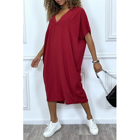 Robe bordeaux mi longue à fente au dos