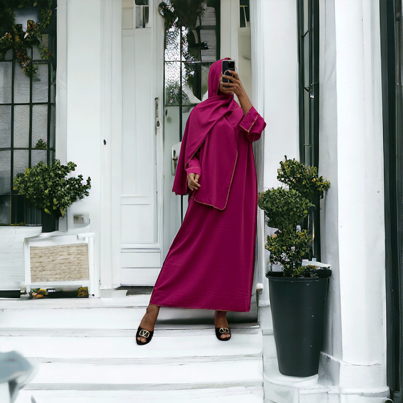 Robe abaya couleur fuchsia en soie de medine avec foulard  intégré  - 4