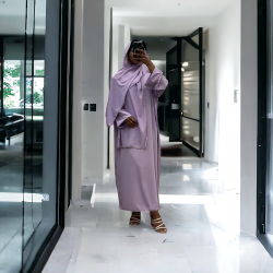 Robe abaya couleur lilas en soie de medine avec foulard  intégré  - 3