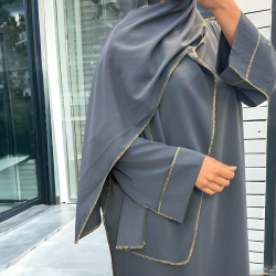 Robe abaya couleur anthracite en soie de medine avec foulard  intégré  - 4