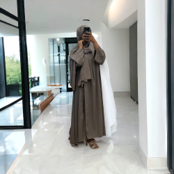 Robe abaya couleur taupe deux pièces avec foulard  - 3