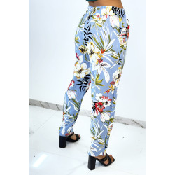 Pantalon bleu cigarette fluide à magnifique fleurs colorées  - 3