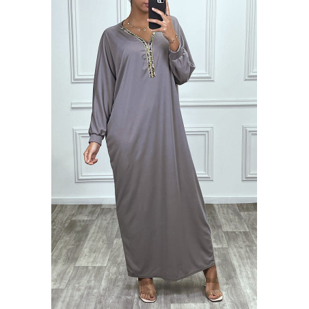 Abaya taupe à encolure de strass et manches longues - 1