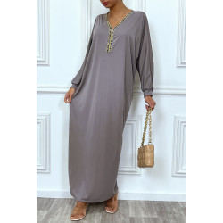 Abaya taupe à encolure de strass et manches longues - 4