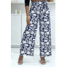 Pantalon palazzo royal et blanc motif fleuris tendance et chic 