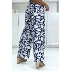 Pantalon palazzo royal et blanc motif fleuris tendance et chic 