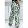 Pantalon palazzo vert et blanc motif fleuris tendance et chic 