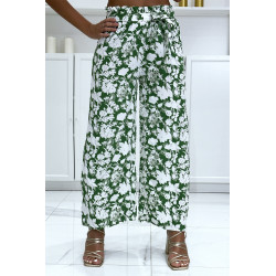 Pantalon palazzo vert et blanc motif fleuris tendance et chic 