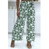 Pantalon palazzo vert et blanc motif fleuris tendance et chic 